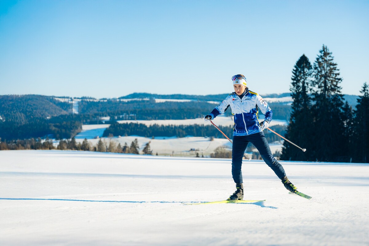 Ebba Andersson skiing